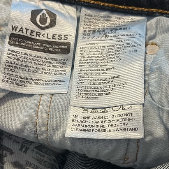 Levi’s 501 medium wash button fly cut off denim shorts - Picture 8 of 11